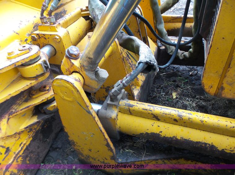 image for item K5708 1990 John Deere 750B dozer