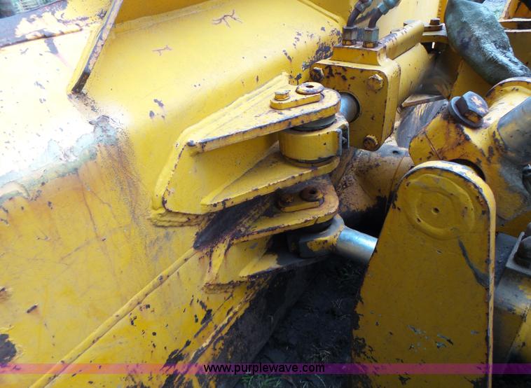 image for item K5708 1990 John Deere 750B dozer