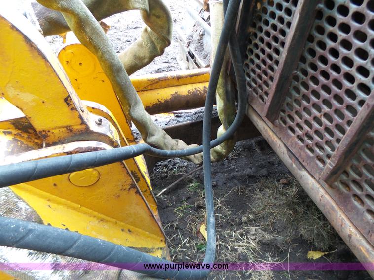 image for item K5708 1990 John Deere 750B dozer