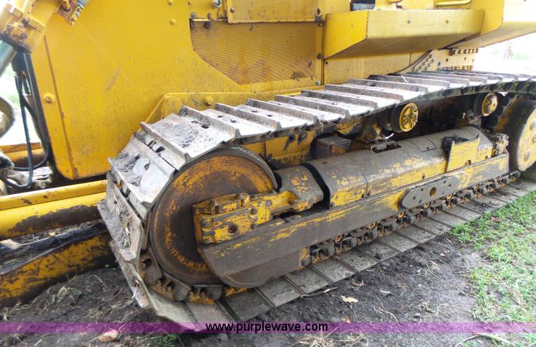 image for item K5708 1990 John Deere 750B dozer