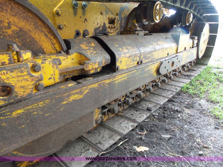 image for item K5708 1990 John Deere 750B dozer