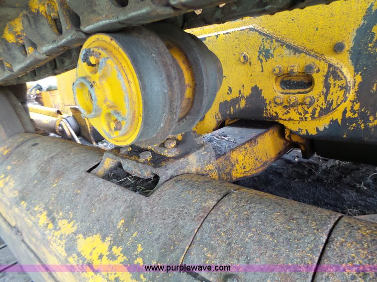 image for item K5708 1990 John Deere 750B dozer