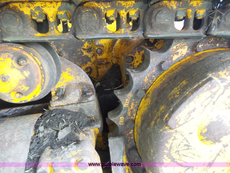 image for item K5708 1990 John Deere 750B dozer