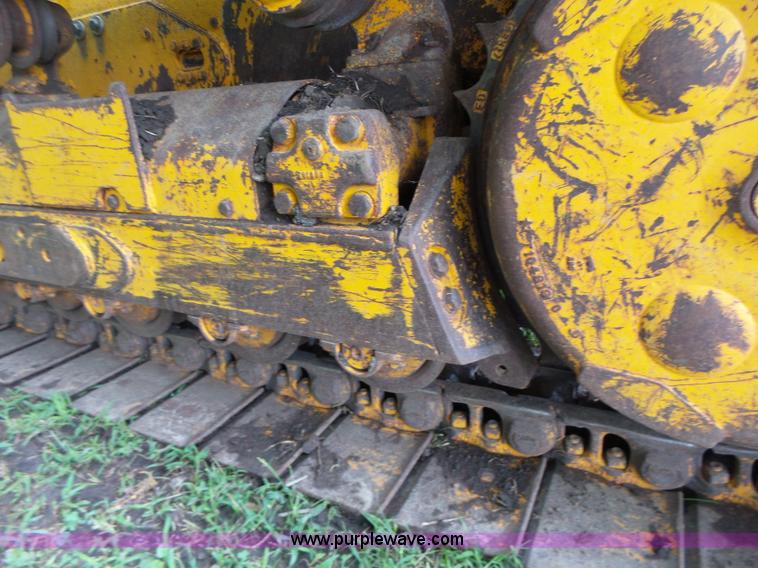 image for item K5708 1990 John Deere 750B dozer