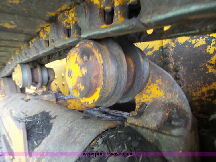 image for item K5708 1990 John Deere 750B dozer