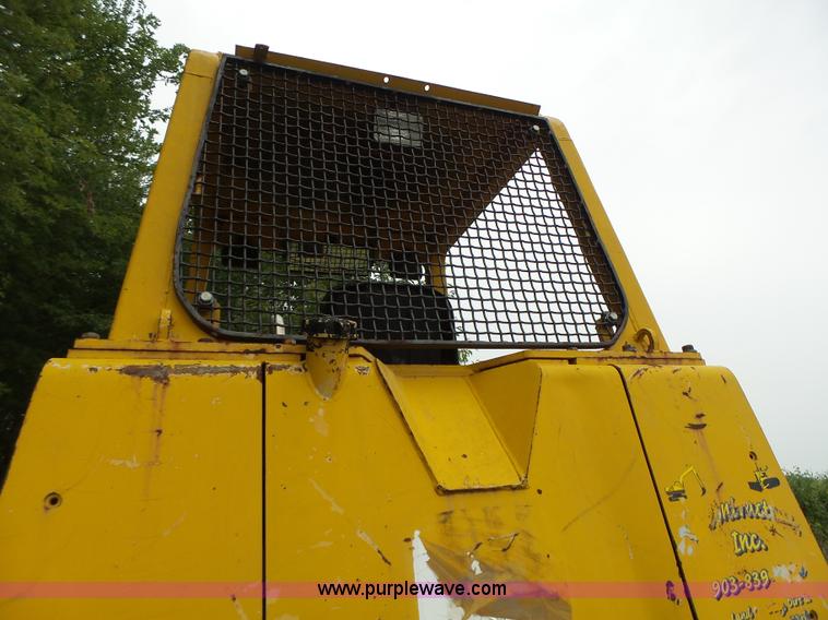 image for item K5708 1990 John Deere 750B dozer