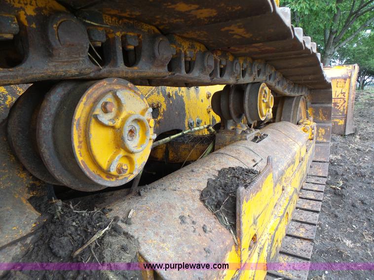 image for item K5708 1990 John Deere 750B dozer