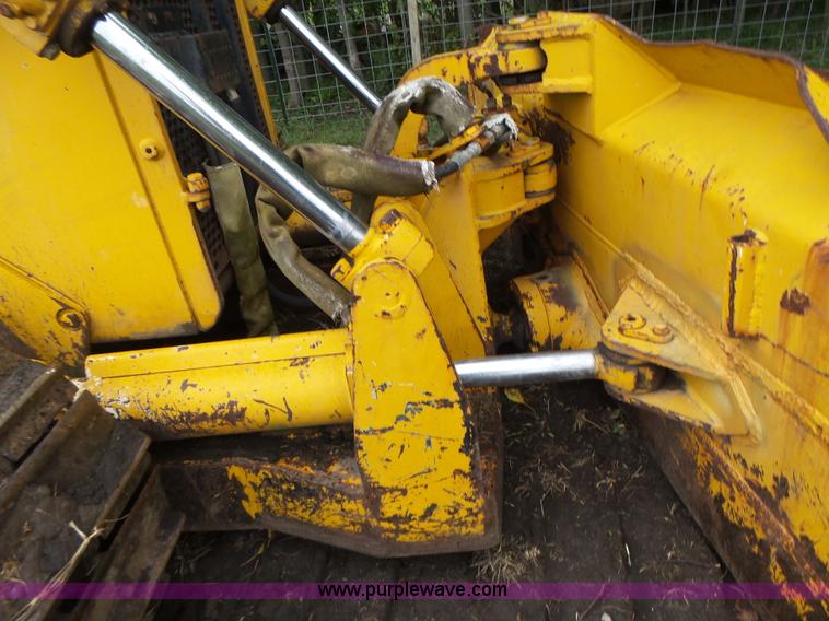 image for item K5708 1990 John Deere 750B dozer