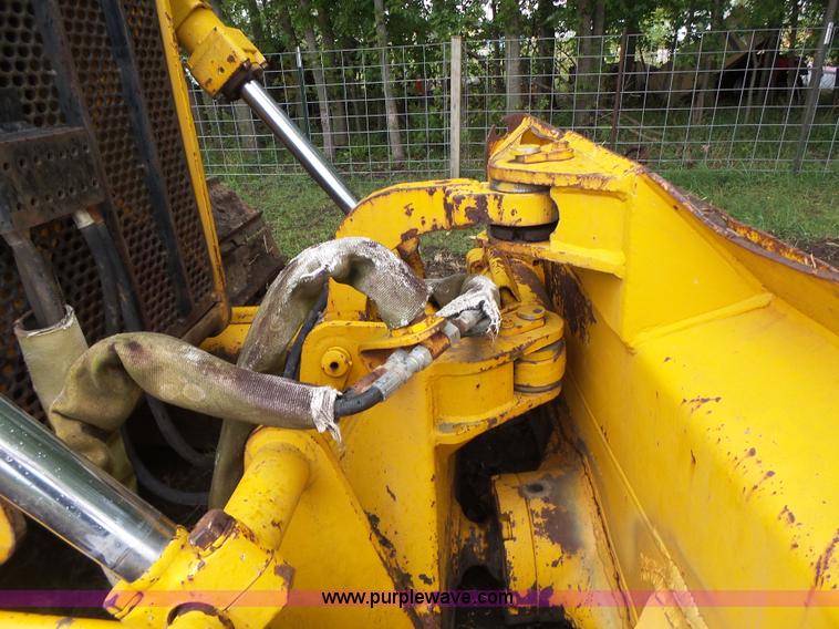 image for item K5708 1990 John Deere 750B dozer