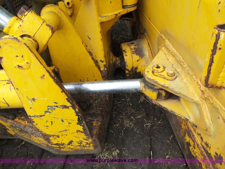 image for item K5708 1990 John Deere 750B dozer