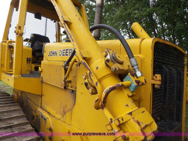 image for item K5708 1990 John Deere 750B dozer