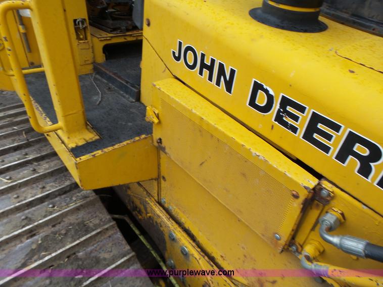 image for item K5708 1990 John Deere 750B dozer