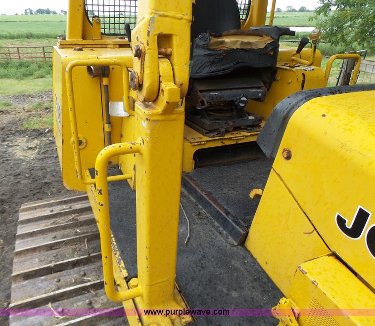 image for item K5708 1990 John Deere 750B dozer