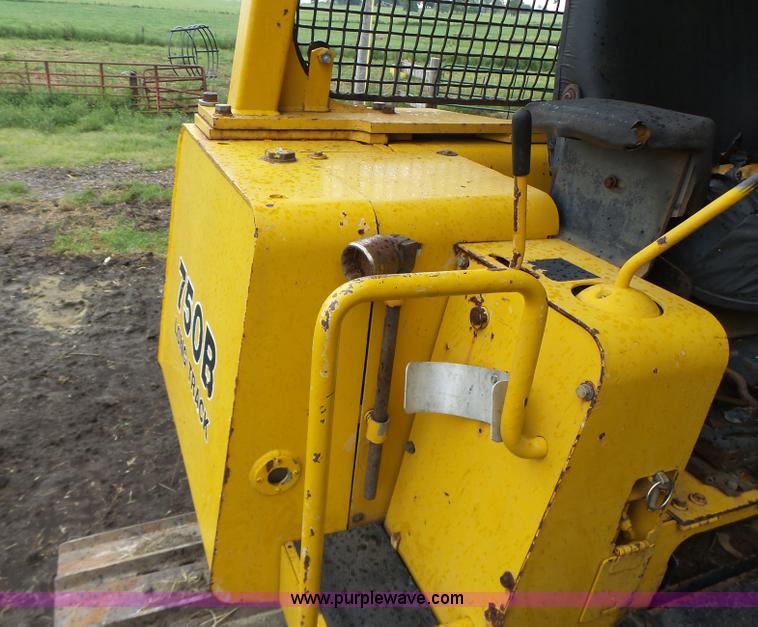 image for item K5708 1990 John Deere 750B dozer