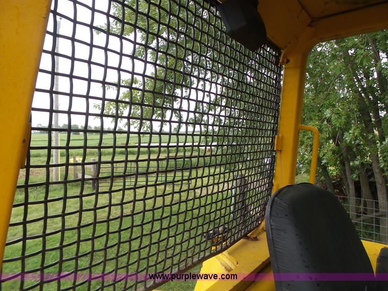 image for item K5708 1990 John Deere 750B dozer