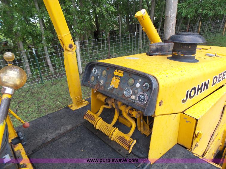 image for item K5708 1990 John Deere 750B dozer