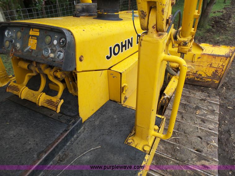 image for item K5708 1990 John Deere 750B dozer