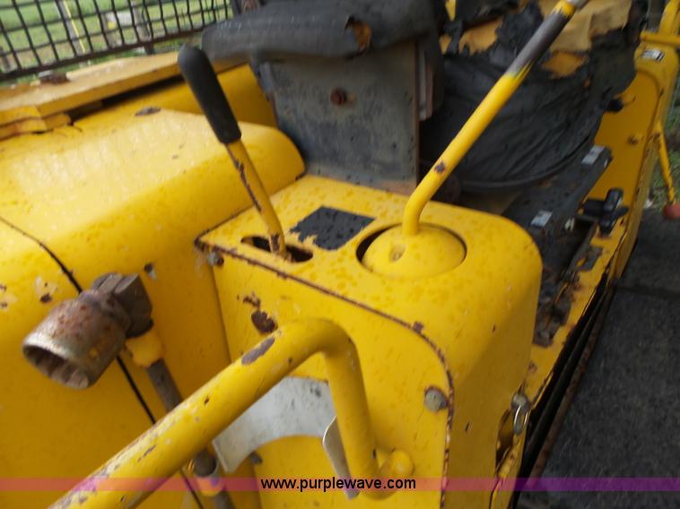 image for item K5708 1990 John Deere 750B dozer