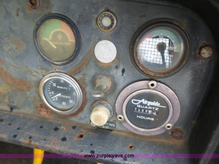 image for item K5708 1990 John Deere 750B dozer