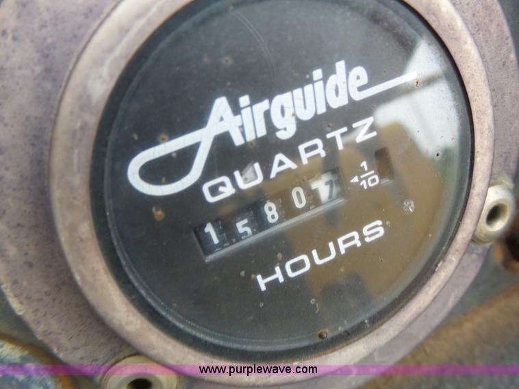 image for item K5708 1990 John Deere 750B dozer