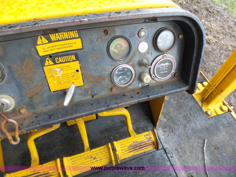 image for item K5708 1990 John Deere 750B dozer