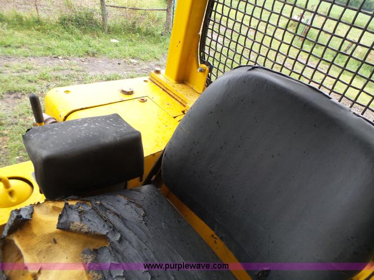 image for item K5708 1990 John Deere 750B dozer