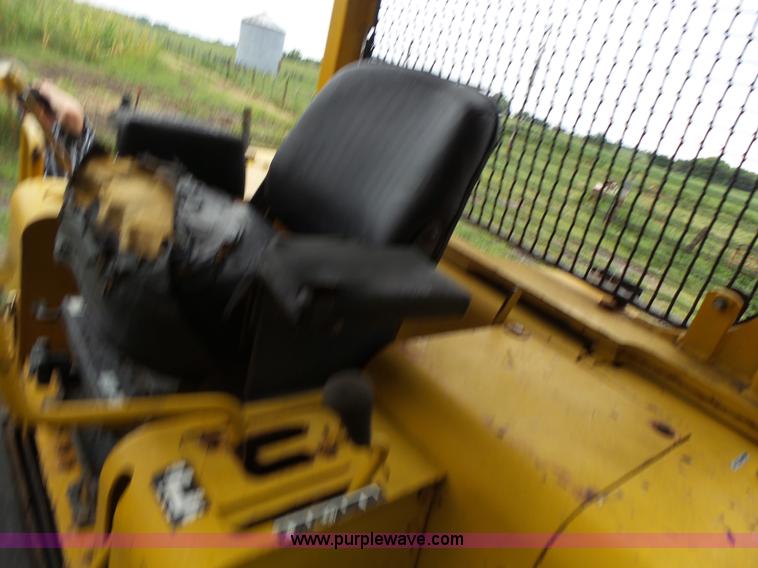 image for item K5708 1990 John Deere 750B dozer