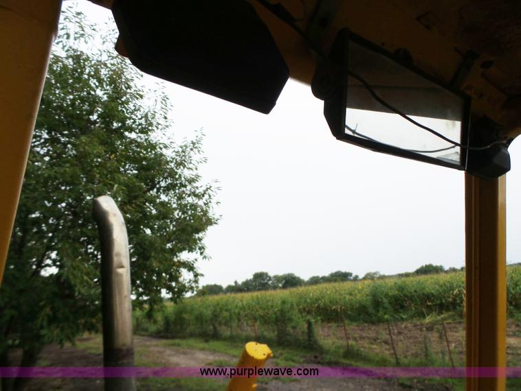 image for item K5708 1990 John Deere 750B dozer