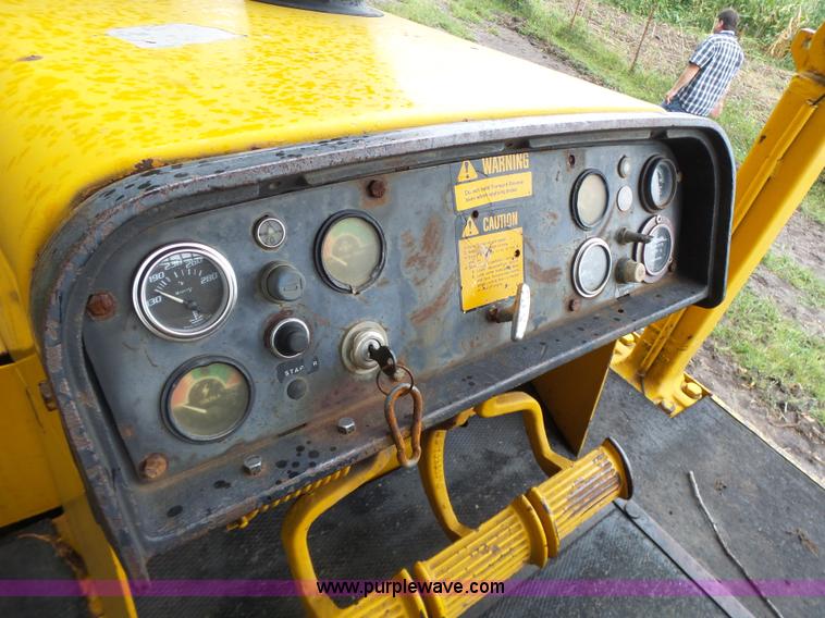 image for item K5708 1990 John Deere 750B dozer