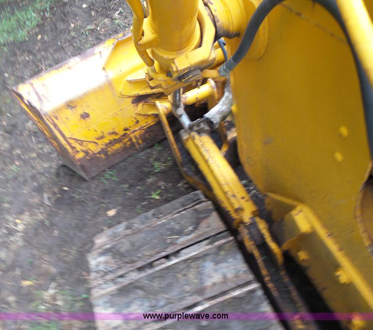 image for item K5708 1990 John Deere 750B dozer