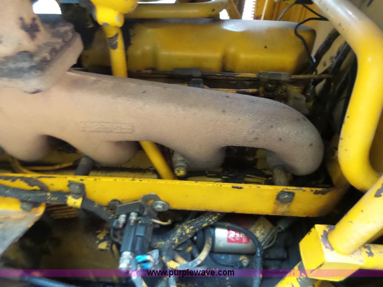 image for item K5708 1990 John Deere 750B dozer