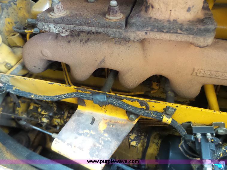 image for item K5708 1990 John Deere 750B dozer