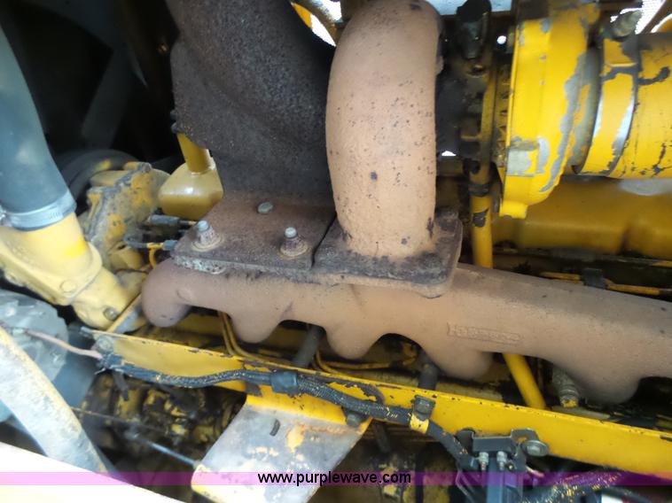 image for item K5708 1990 John Deere 750B dozer