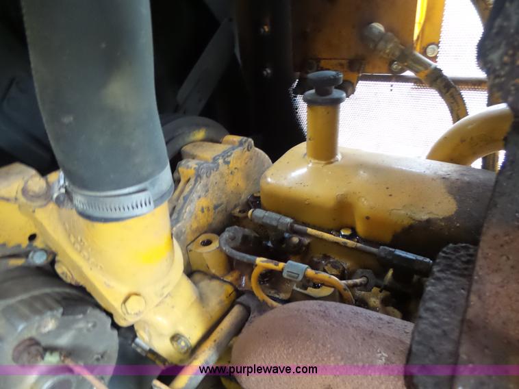 image for item K5708 1990 John Deere 750B dozer