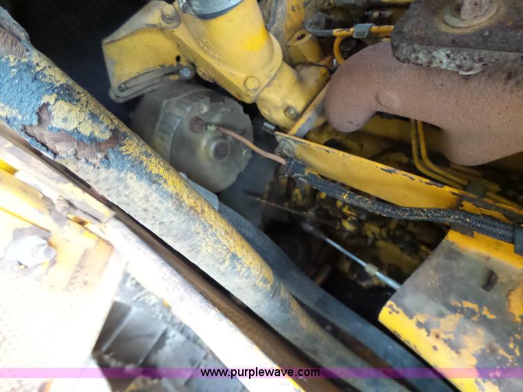 image for item K5708 1990 John Deere 750B dozer