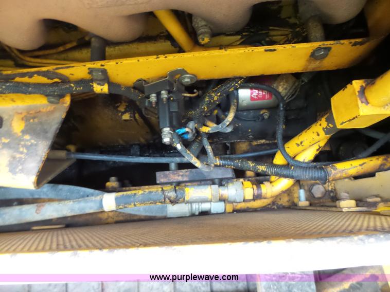 image for item K5708 1990 John Deere 750B dozer