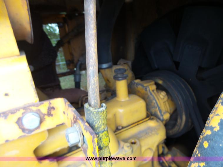 image for item K5708 1990 John Deere 750B dozer