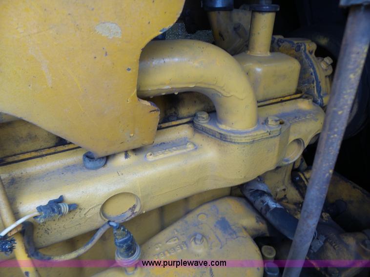 image for item K5708 1990 John Deere 750B dozer