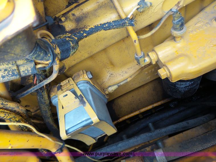 image for item K5708 1990 John Deere 750B dozer