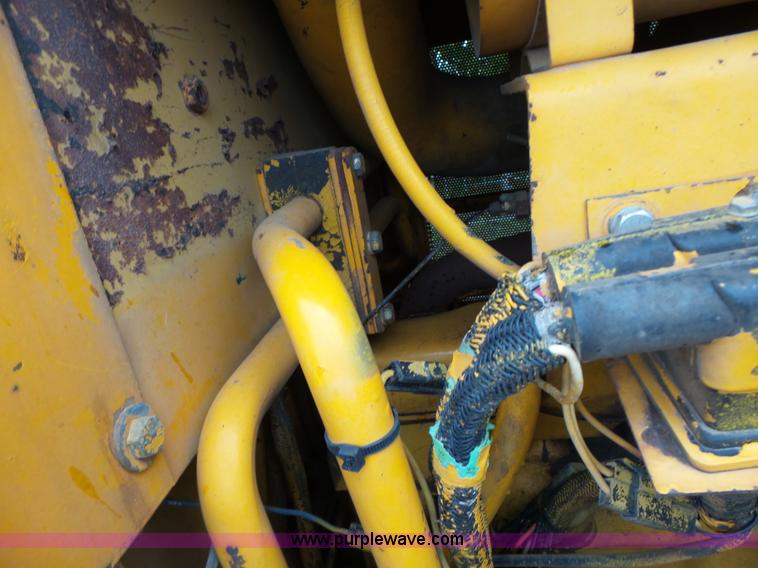 image for item K5708 1990 John Deere 750B dozer