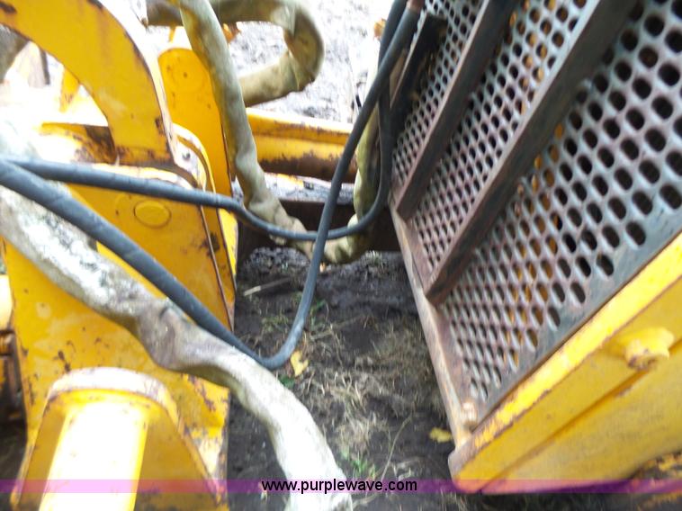 image for item K5708 1990 John Deere 750B dozer