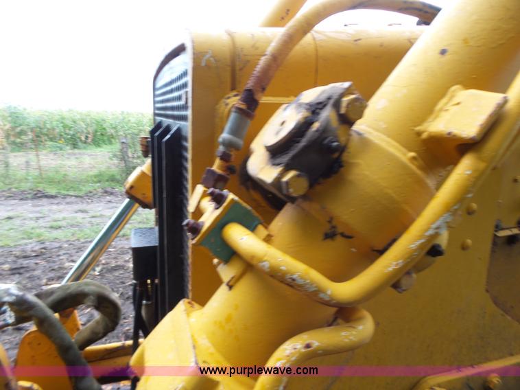 image for item K5708 1990 John Deere 750B dozer