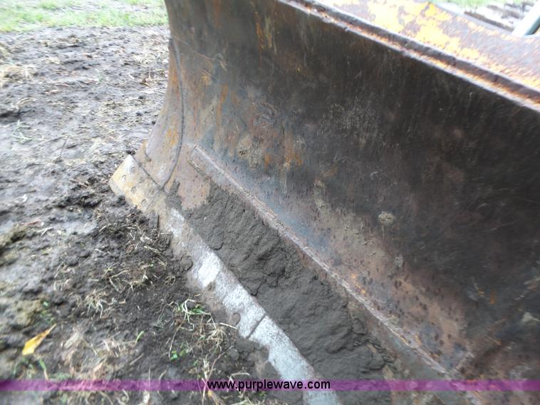 image for item K5708 1990 John Deere 750B dozer