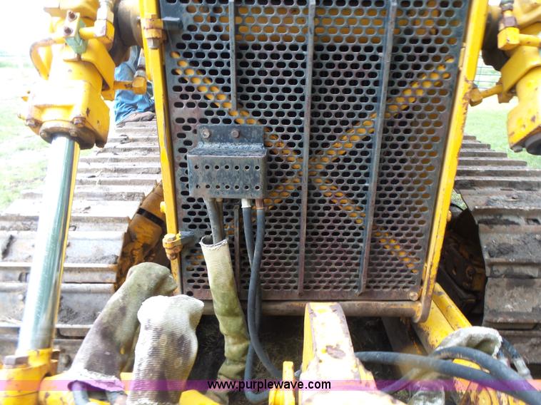 image for item K5708 1990 John Deere 750B dozer