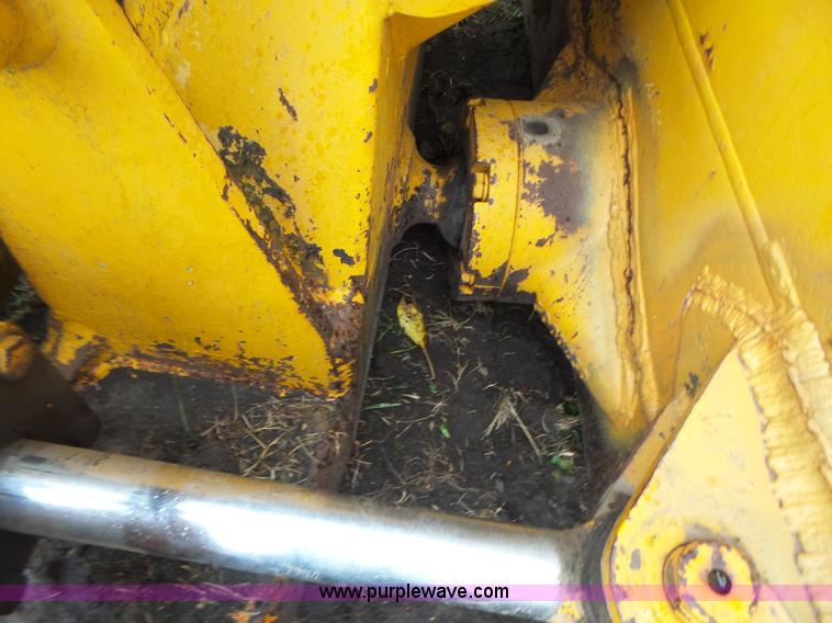 image for item K5708 1990 John Deere 750B dozer