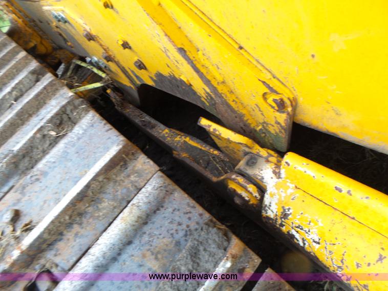 image for item K5708 1990 John Deere 750B dozer