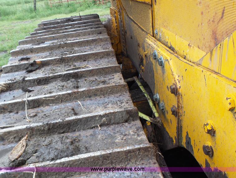 image for item K5708 1990 John Deere 750B dozer