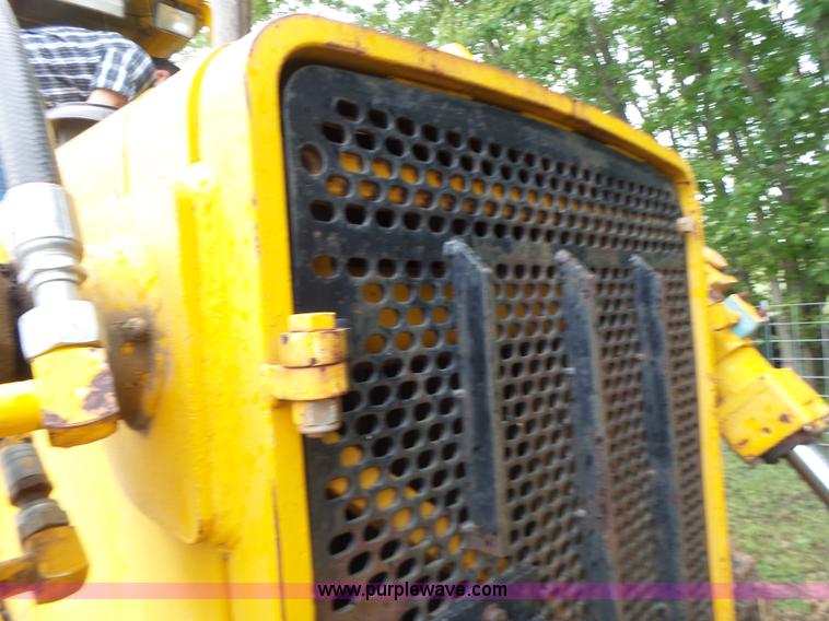 image for item K5708 1990 John Deere 750B dozer