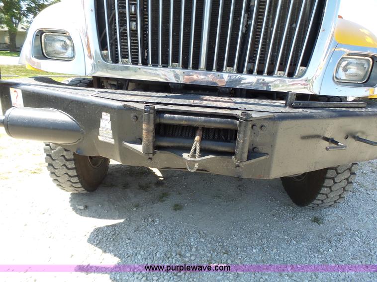 image for item K5717 2006 International 7300 digger derrick truck