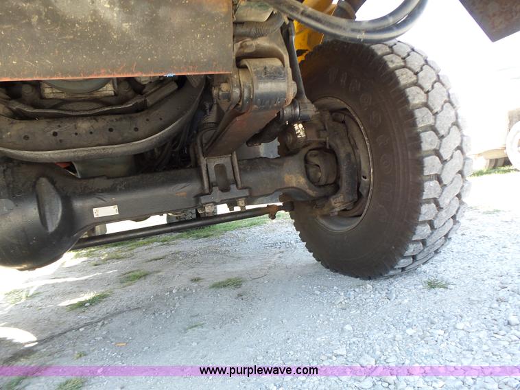 image for item K5717 2006 International 7300 digger derrick truck